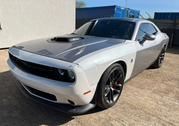 Dodge Challenger cena 95000 przebieg: 33200, rok produkcji 2018 z Ełk małe 326